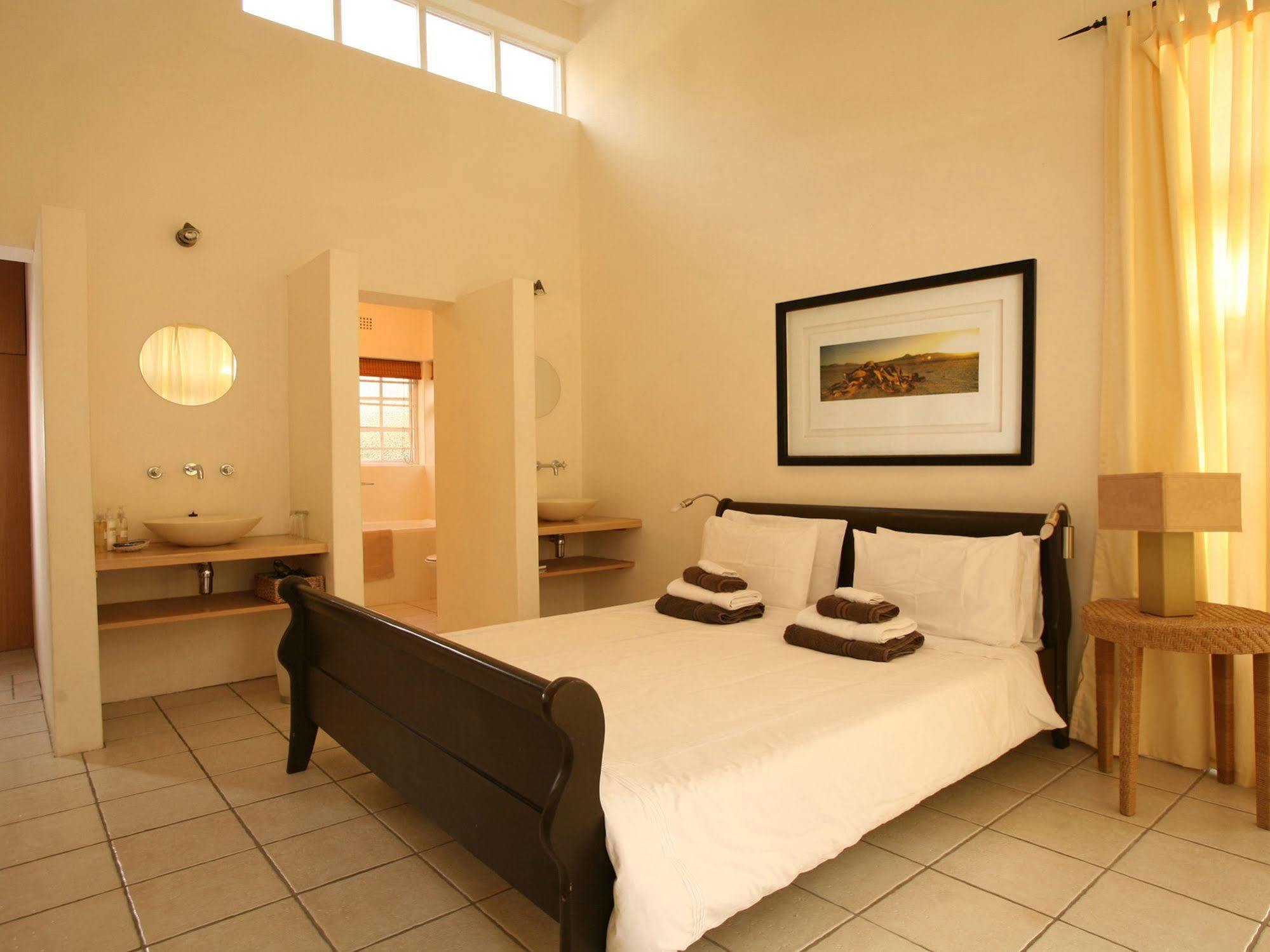 Art Gallery Guest House - Thandekayo Hout Bay Exterior foto