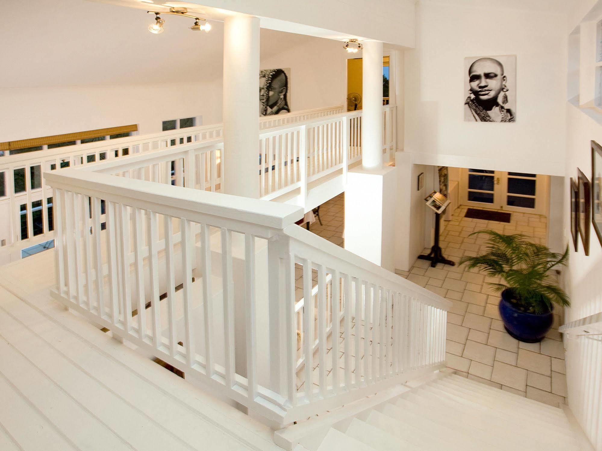 Art Gallery Guest House - Thandekayo Hout Bay Exterior foto